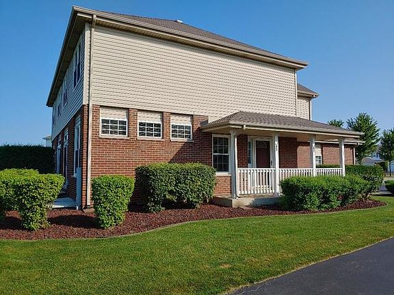 3rd image of 934 Foxwood Ct #0