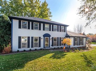 110 S River Rd, Naperville, IL 60540