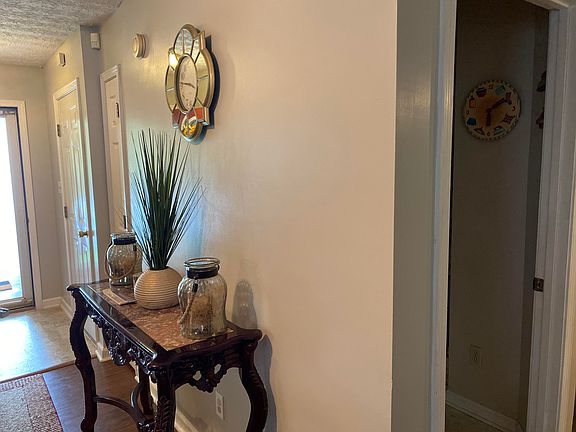 4th image of 1532 Banyan Ln