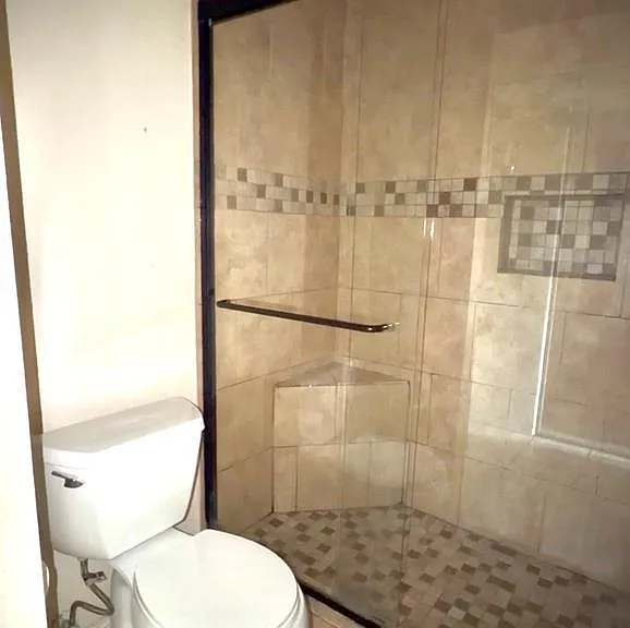 63 Calgary Ct — Photo 21