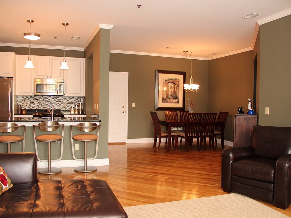 2nd image of 915 Madison St APT 6D
