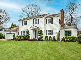 30 Borglum Rd, Manhasset, NY 11030