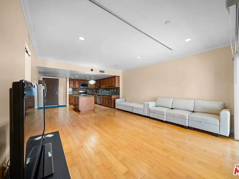 980 S Oxford Ave #202 — Photo 20