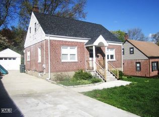 25 Roslyn Ter, Bridgeport, CT 06606