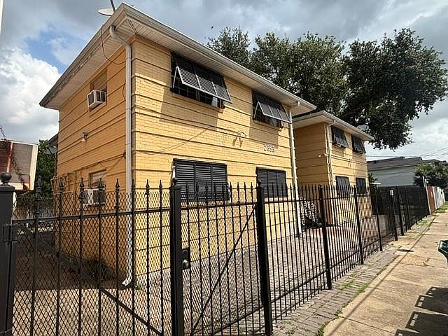 1st image of 2853 Dryades St