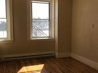 48 High St APT 24, Clinton, MA 01510