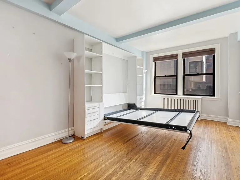 457 W 57th St #811 — Photo 3
