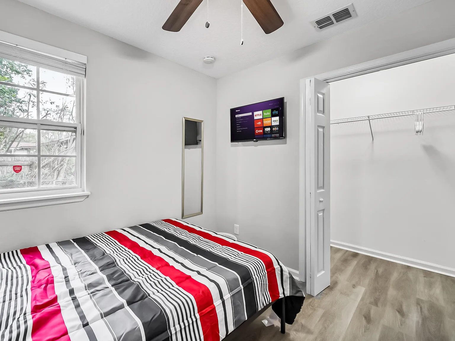 4 bed, 2.0 bath, 1695 sqft, $706 — Photo 3