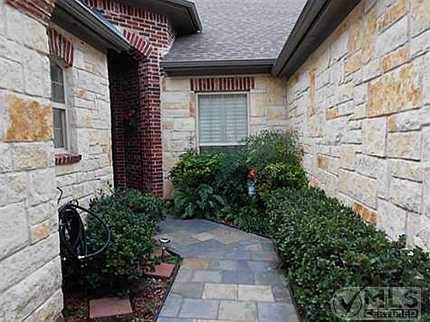 2nd image of 710 N Avalon Ct