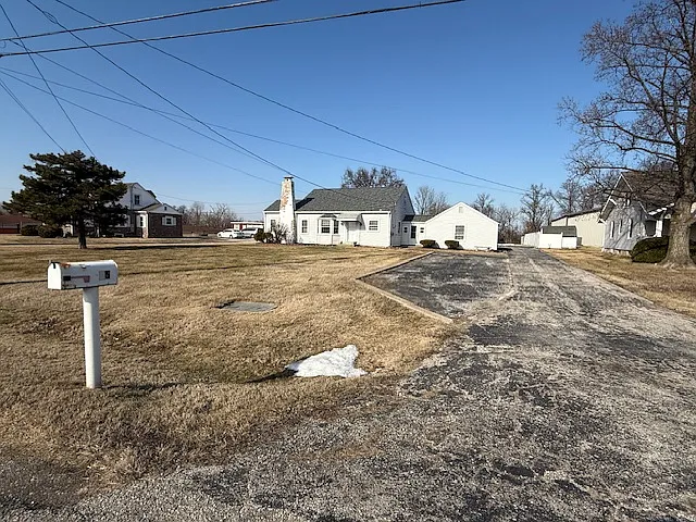 15 N Service Rd photo 1