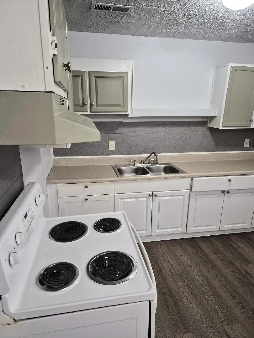 227 W Glendale Ave - Apt 4 — Photo 3
