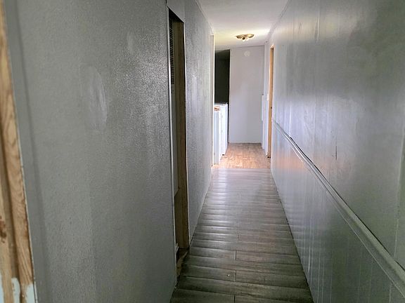 4th image of 43 Maple Ct