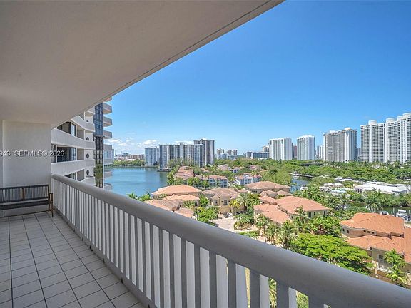 4th image of 1000 W Island Blvd APT 1206