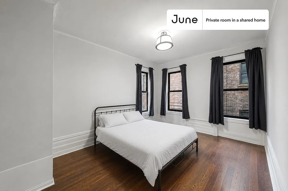 Queen bedroom in 3 bed/1 bath home in Hamilton Heights #594 B — Photo 1