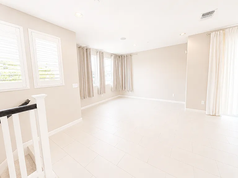 22755 Filbert St — Photo 15