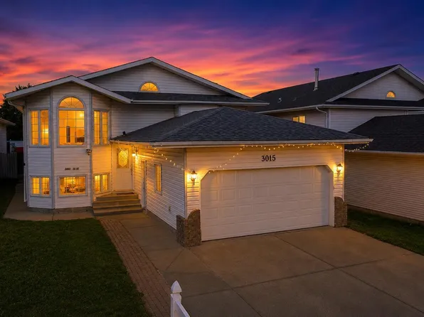 3015 37th St NW, Edmonton, AB T6L 5R1