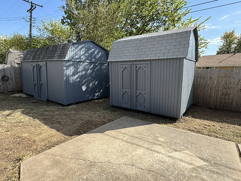 2608 Abbey Rd — Photo 10