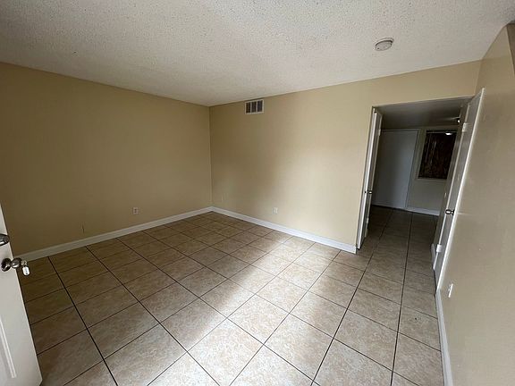 4th image of 2909 S Chester Ave APT 11