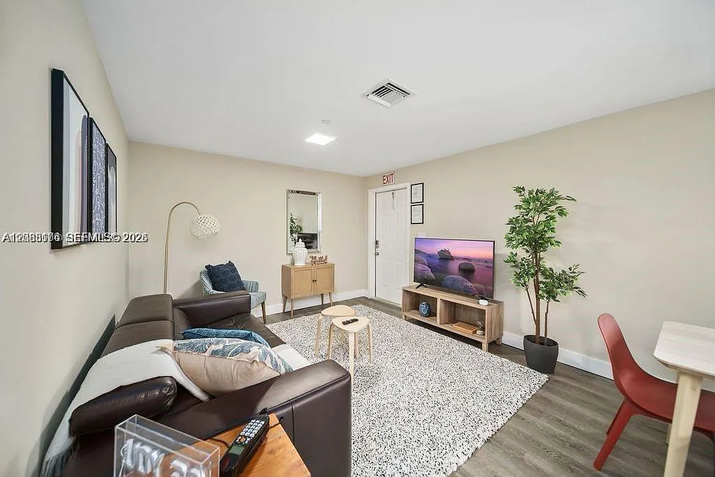 Hollywood Terrace — Photo 1