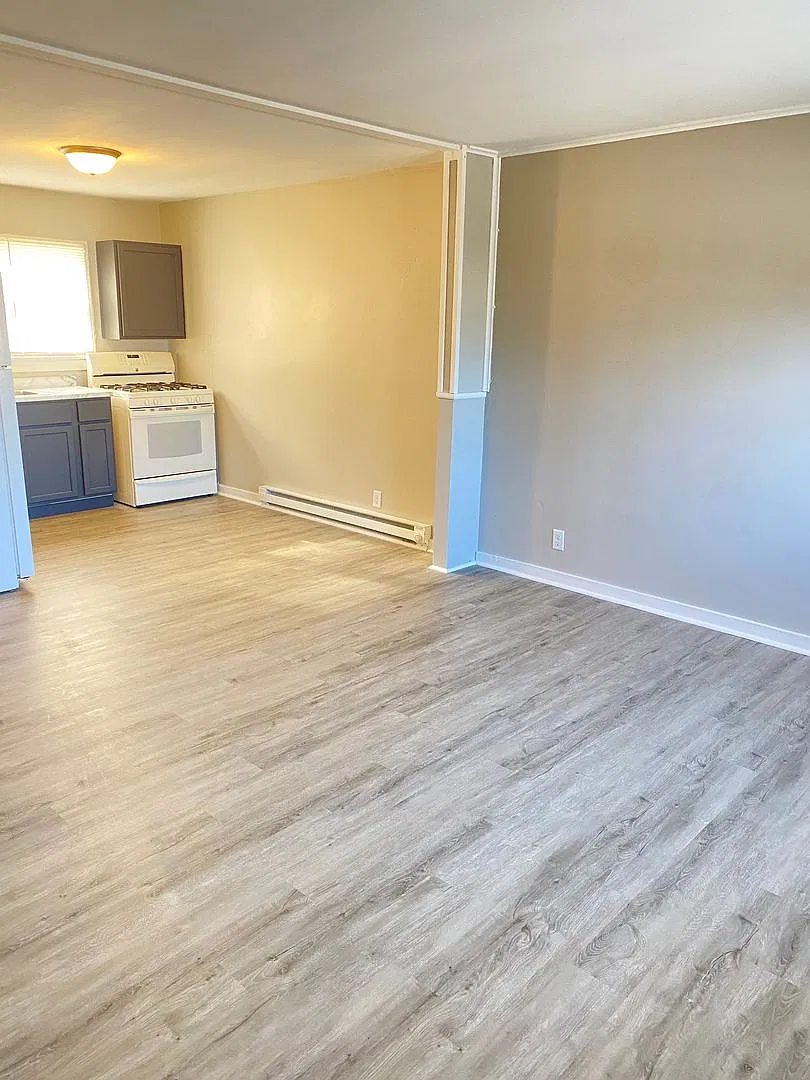 415 N Sheldon St — Photo 3