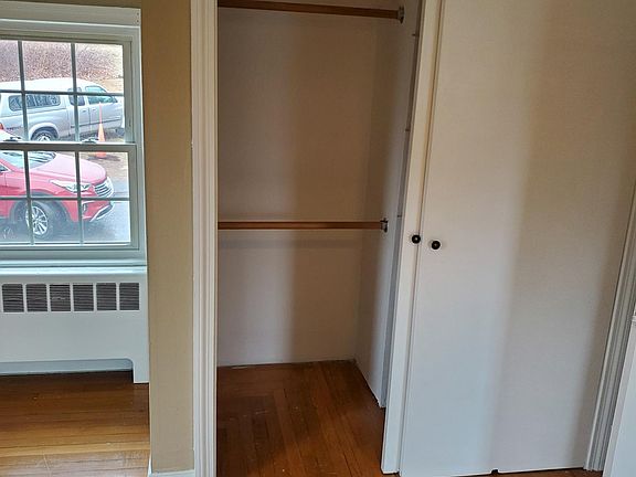 1 Bedroom Closet