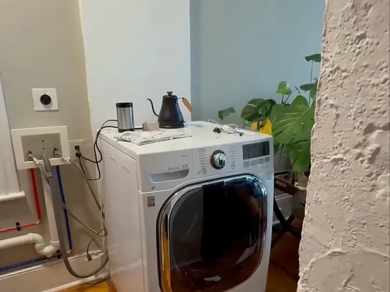 In-unit washer/dryer