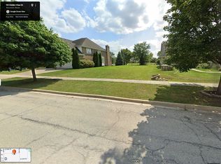 119 Hidden View Dr, Westmont, IL 60559