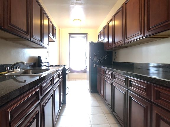 4th image of 2100 Westbury Ct #L5