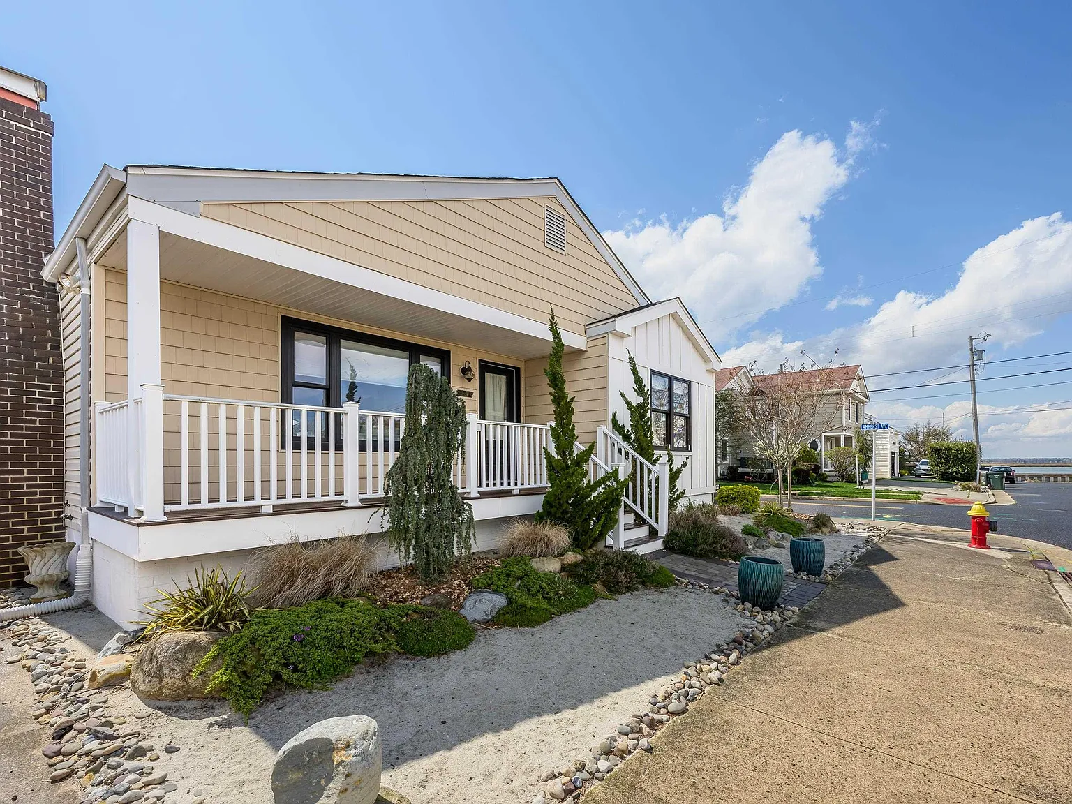 3 bed, 2.0 bath, $2,500 — Photo 1