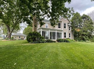 1276 W Becker School Rd, Freeport, IL 61032