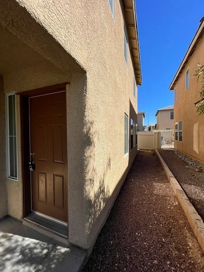 4721 Chino Peak Ct ! 3 Bed / 2 1/2 Bath House ! — Photo 3