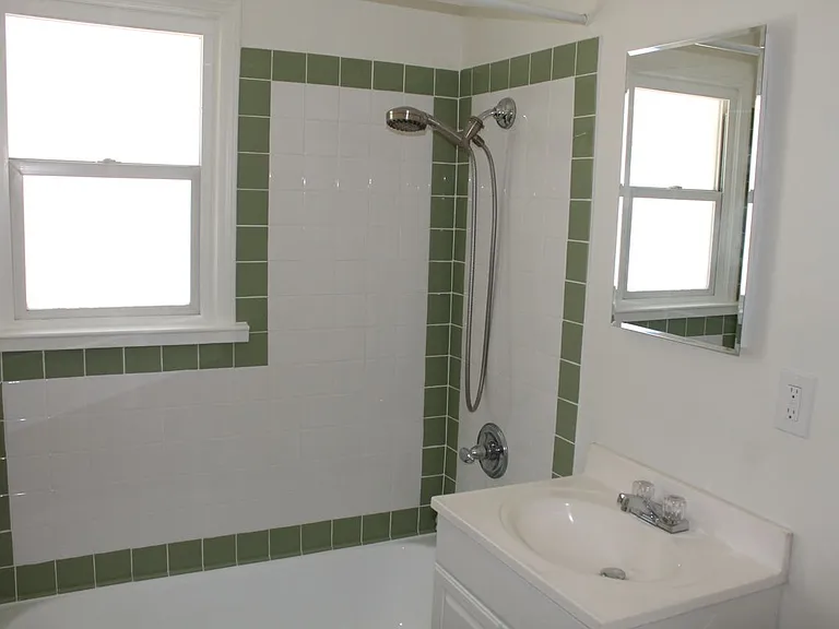 1613 W Victory Blvd #1613 — Photo 5