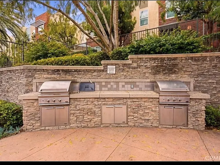 67 Vantis Dr — Photo 21