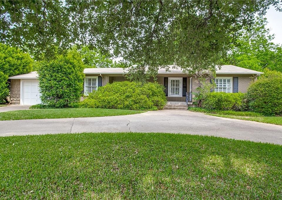 1st image of 4009 Trail Lake Dr
