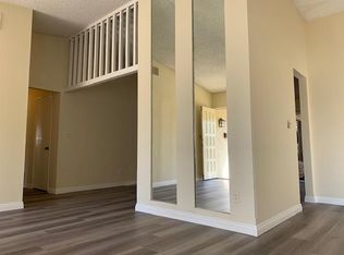 18611 Merridy St, Northridge, CA 91324