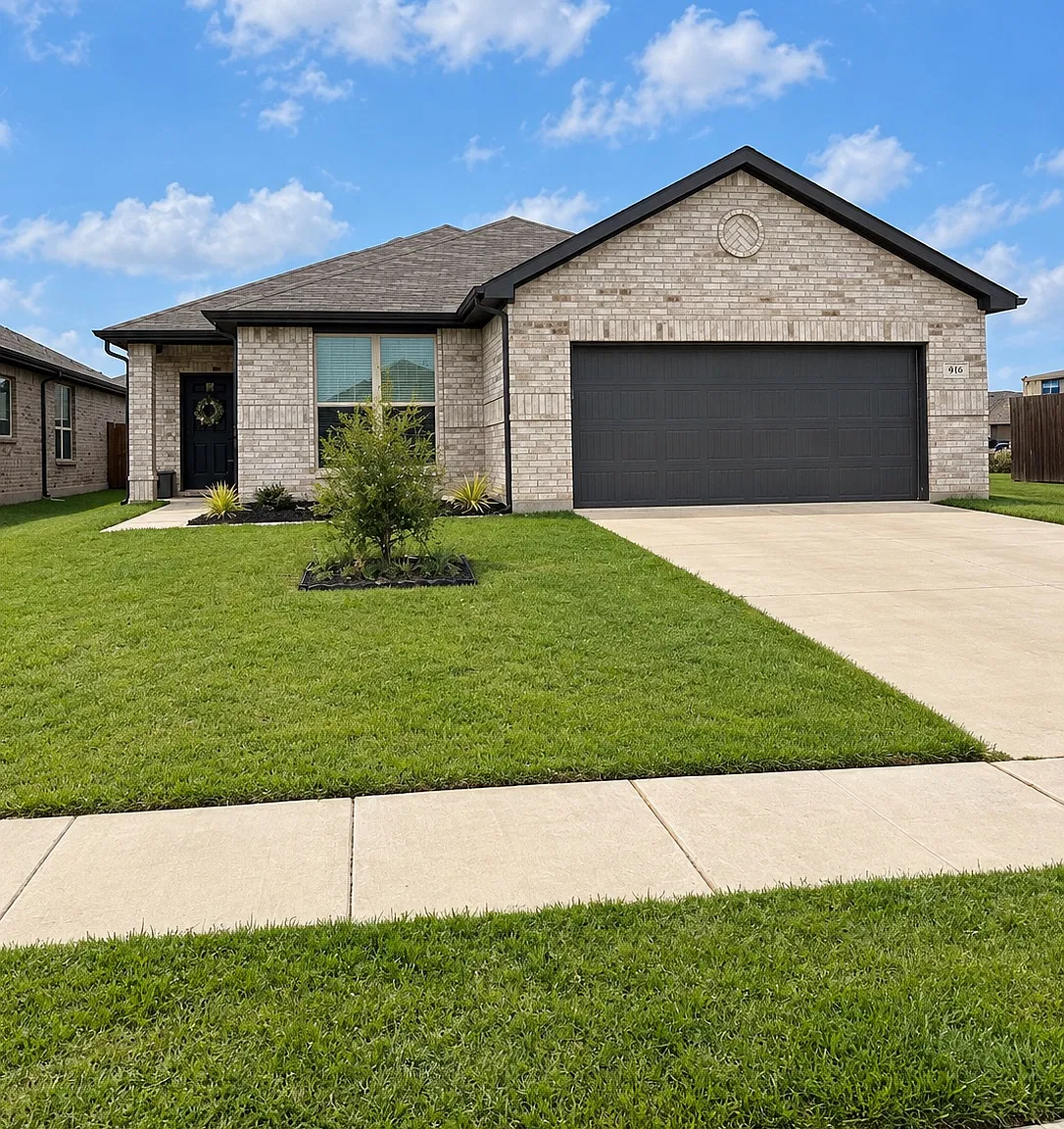 916 Billups Dr — Photo 1