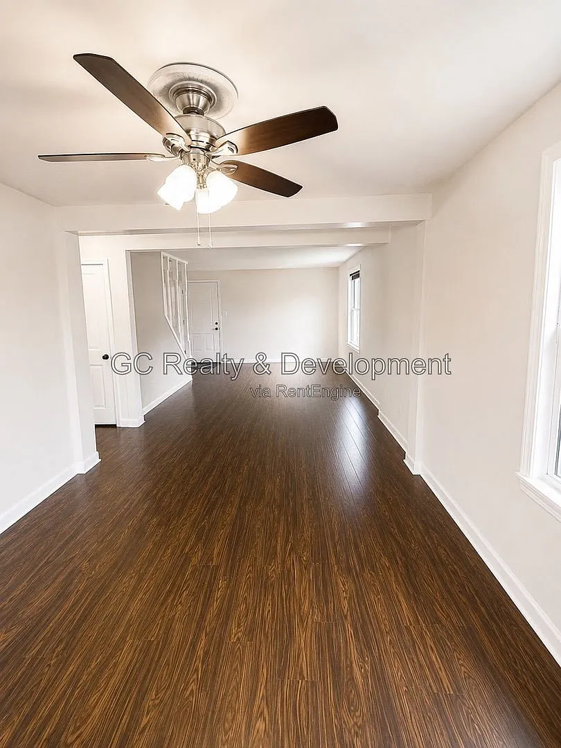 3 bed, 1.0 bath, 1302 sqft, $2,995 — Photo 3