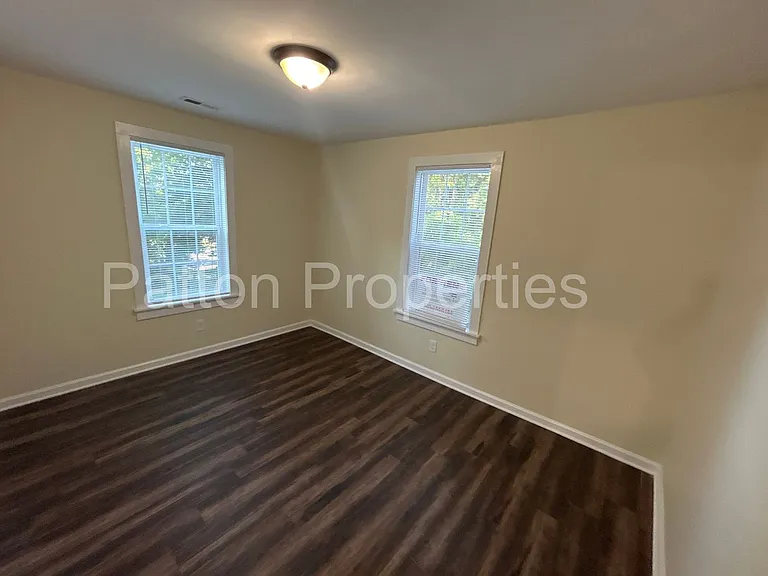 902 Pine St — Photo 7