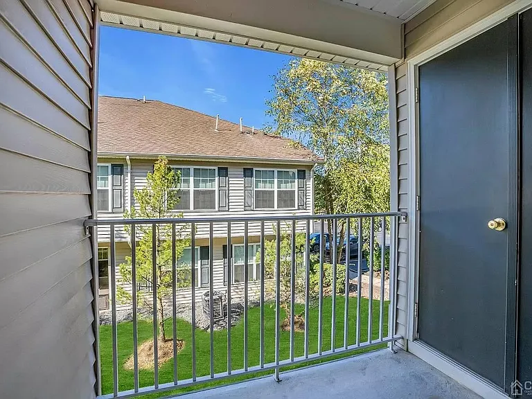 1054 Morning Glory Dr — Photo 4