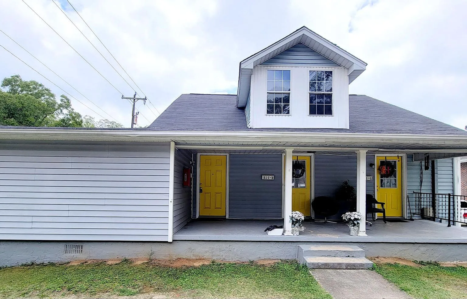 821 Grace Ave — Photo 1