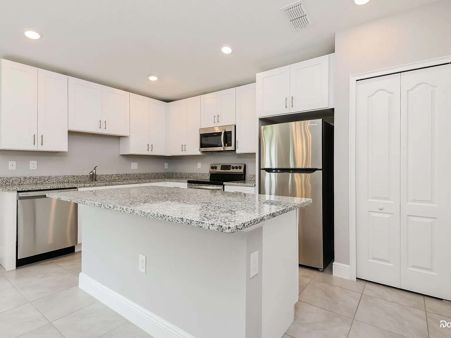 4 bed, 2.0 bath, 1634 sqft, $1,950 — Photo 3