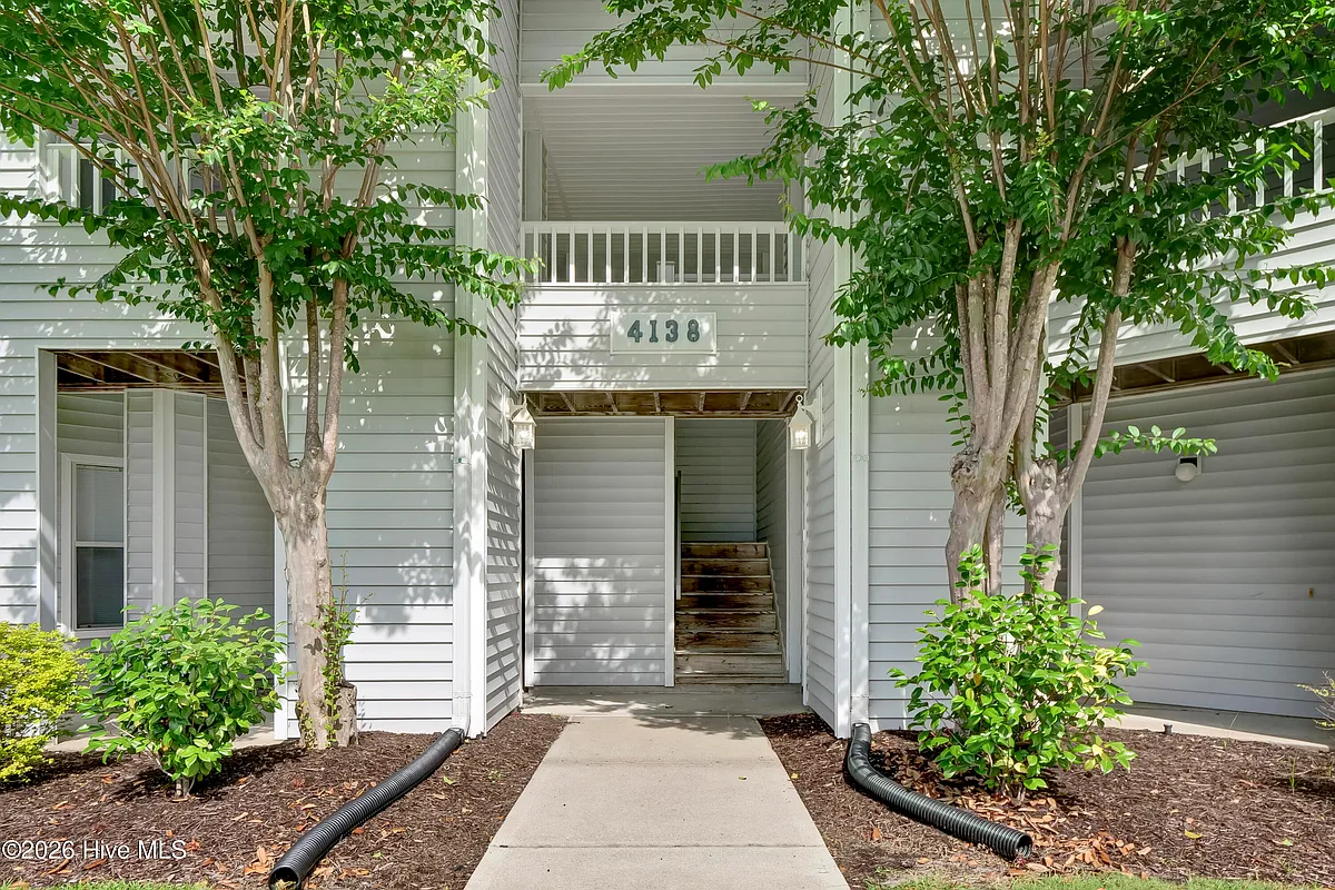 Building Photo - 4138 Breezewood Dr #202