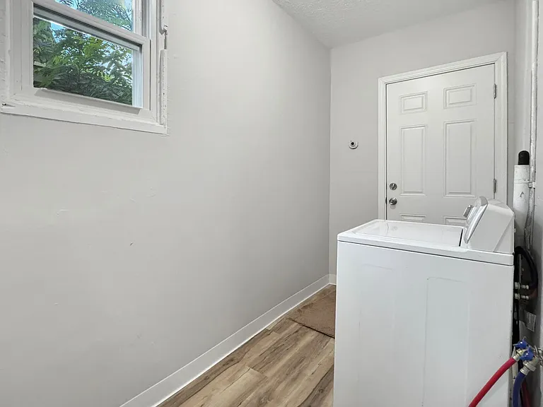 1400 Lafayette Ave NE — Photo 7