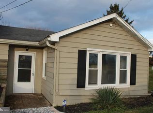 520 Edgegrove Rd, Hanover, PA 17331