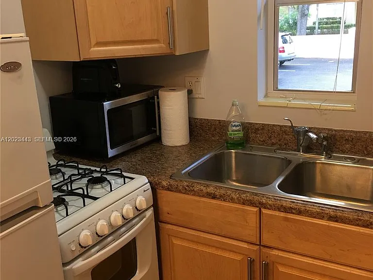 125 Edgewater Dr #7 — Photo 6