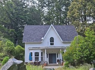 850 Nooning Creek Rd, Whitethorn, CA 95589