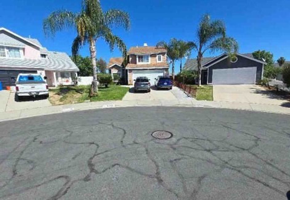 Exterior Neighborhood (street photo)