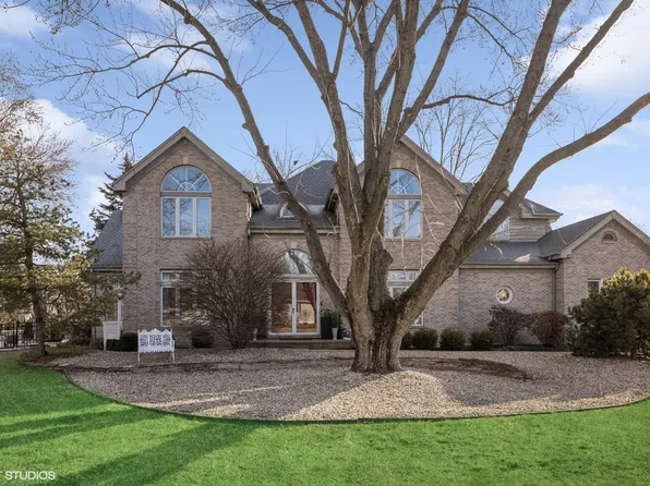 6101 Willowood Ln, Willowbrook, IL 60527