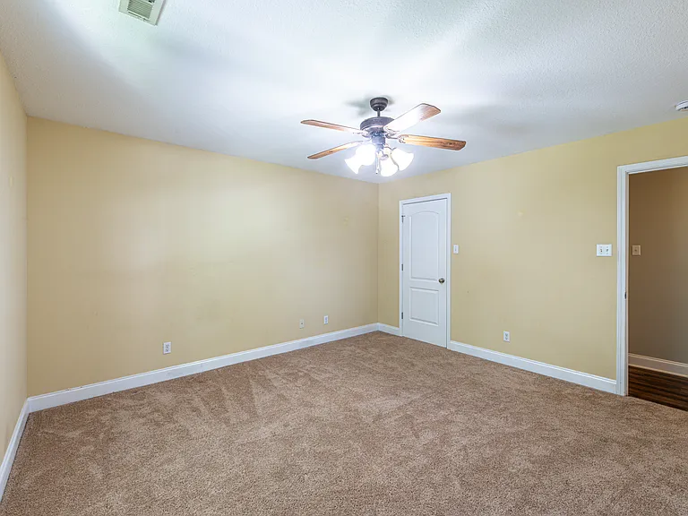 3029 Champions Dr — Photo 25