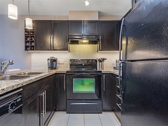 4th image of 1089 Sunset Dr #410